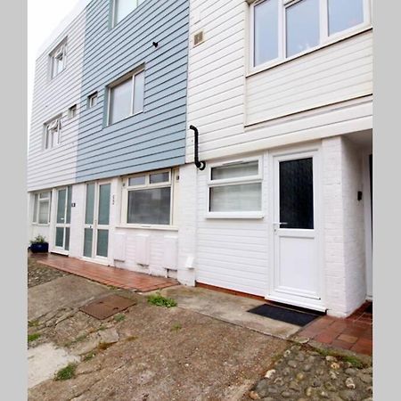Pebbles Apartment By Air Premier Seaford Exterior photo